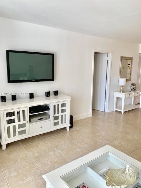 5701 Collins Ave 311 photo 2