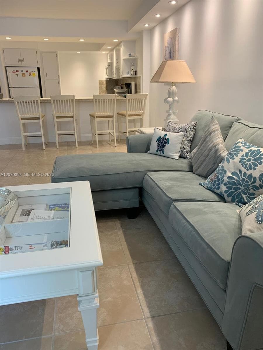 5701 Collins Ave 311 photo 1