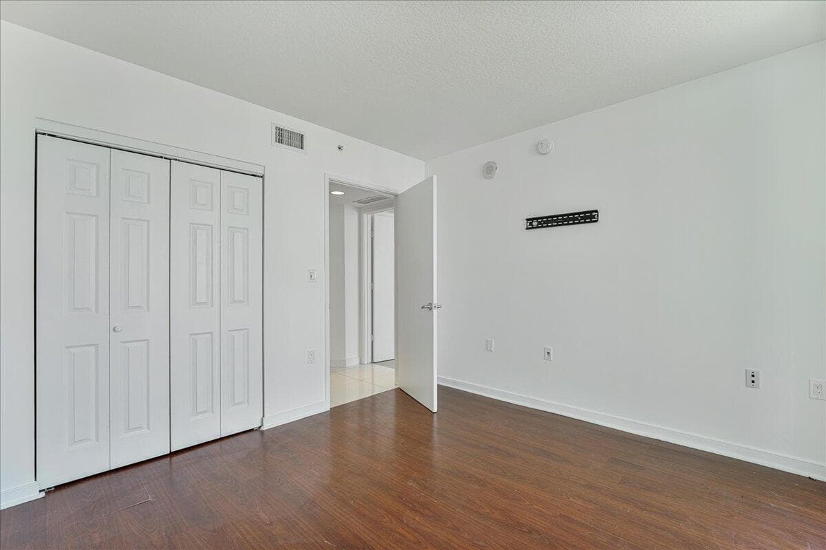 200 SUNNY ISLES Boulevard 2-1701 photo 18