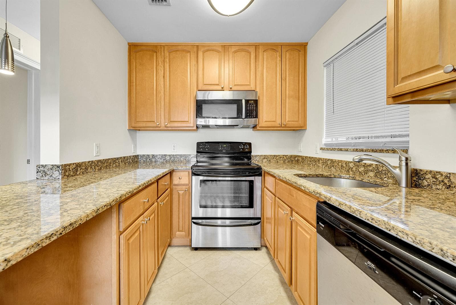 410 SW 15TH Street 202 photo 7