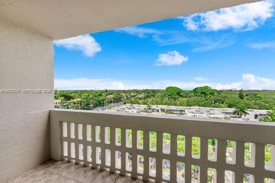 90 Edgewater Dr 917 photo 16
