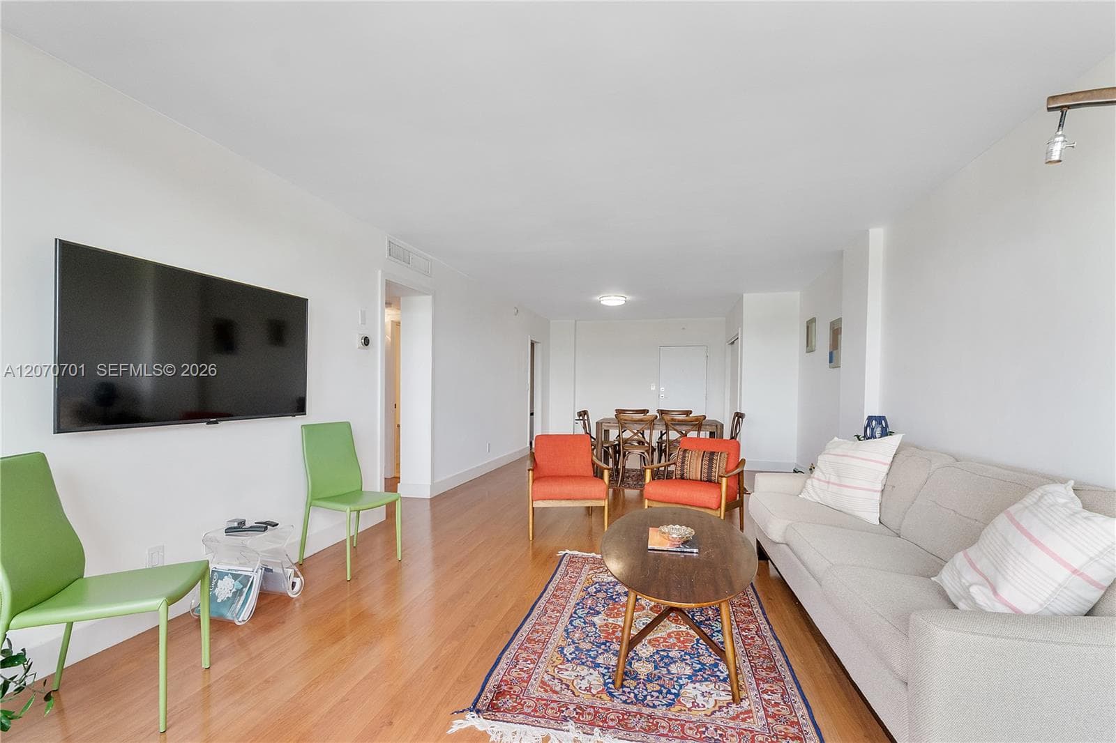 90 Edgewater Dr 917 photo 8