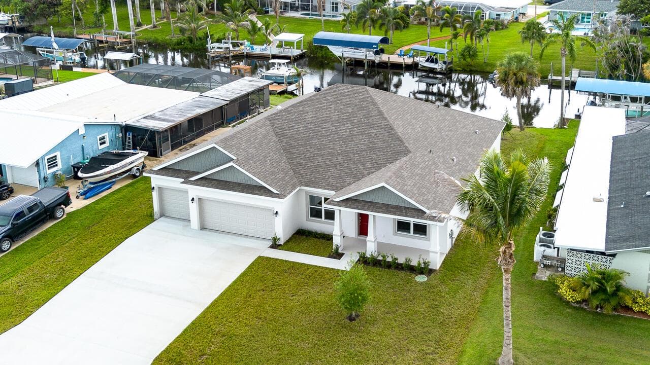 798 SE Seahouse Drive photo 3
