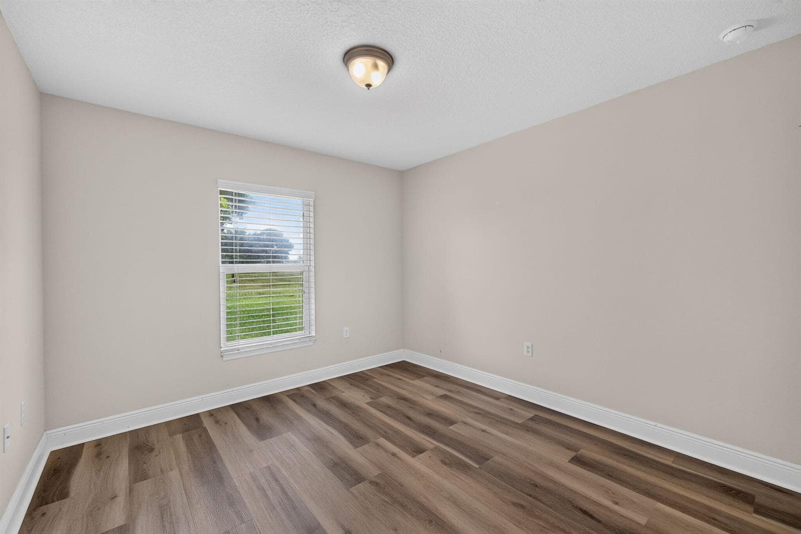5852 NW Ethel Court photo 18