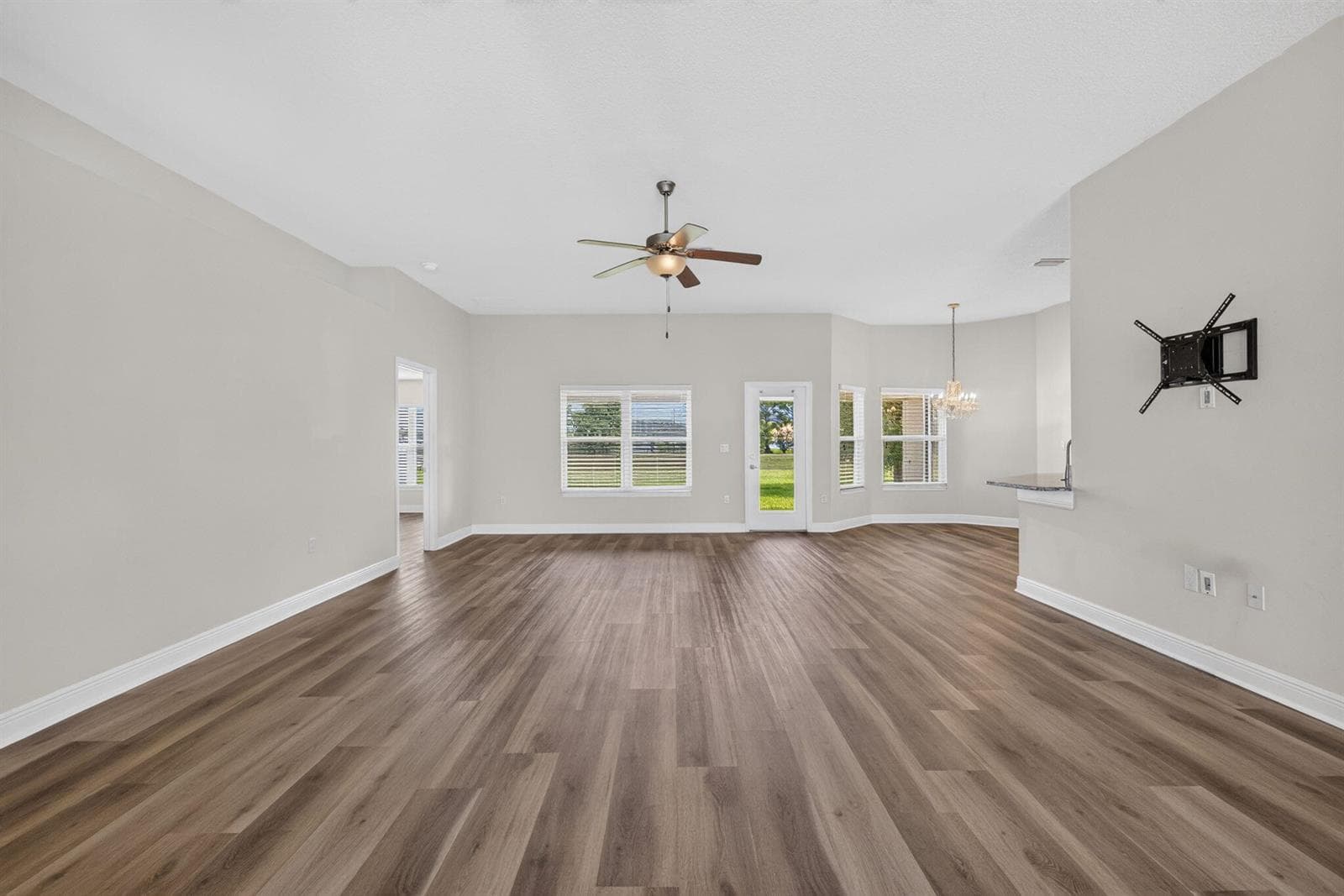 5852 NW Ethel Court photo 4