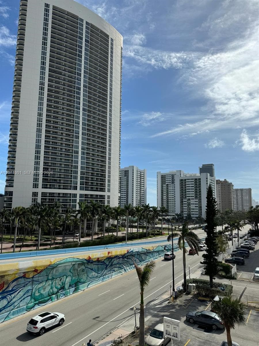 1825 S Ocean Dr 514 photo 2