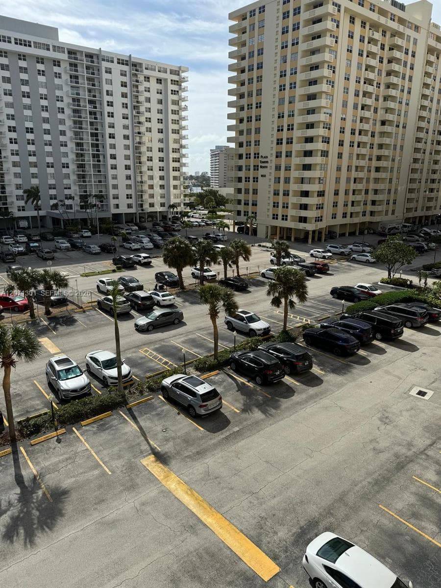 1825 S Ocean Dr 514 photo 4