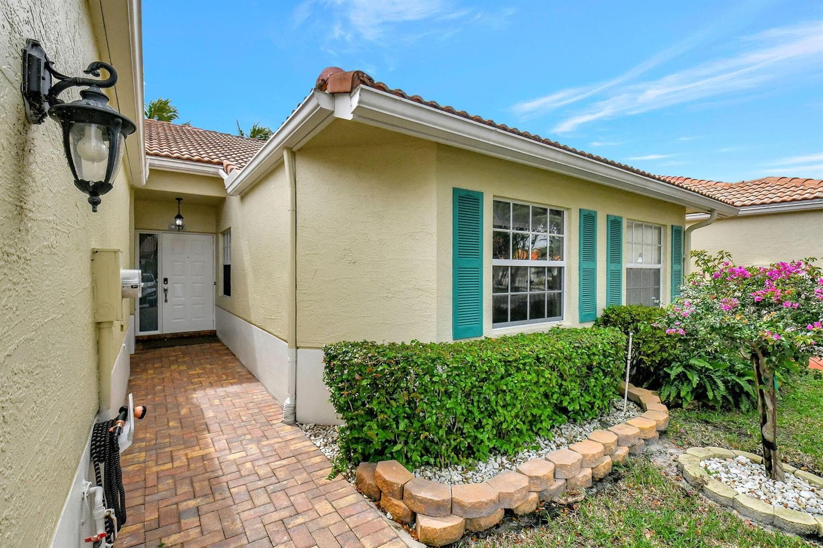6078 Lake Hibiscus Drive photo 2