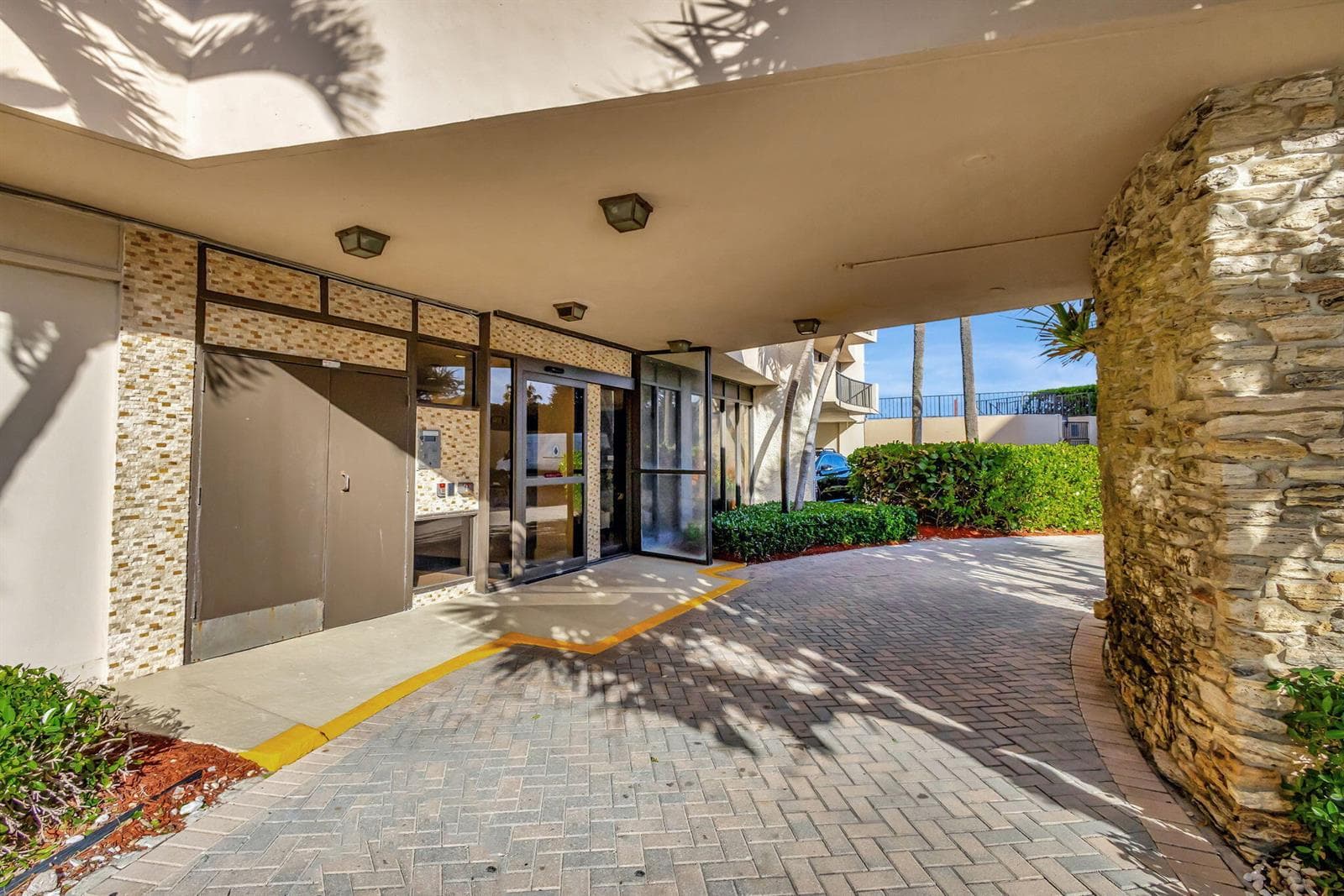 4200 N Ocean Drive 1-406 photo 20