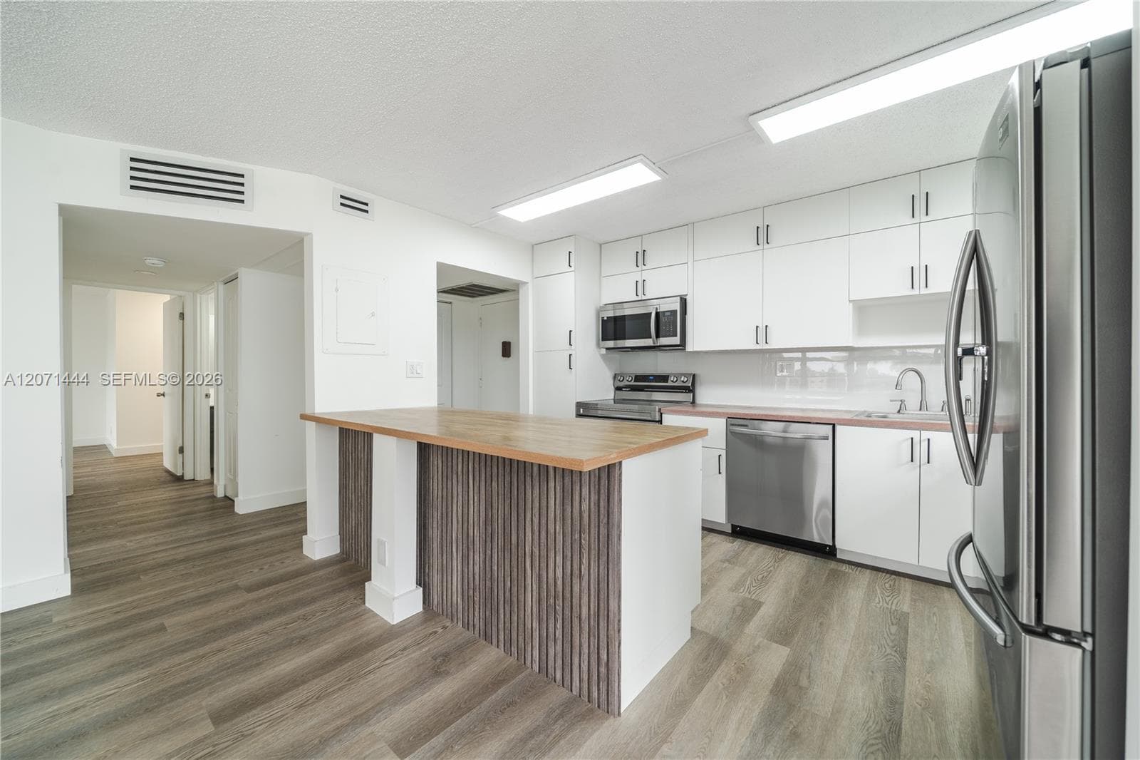 2781 Taft St 204 photo 7