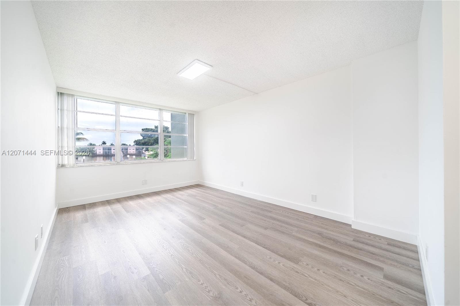 2781 Taft St 204 photo 20