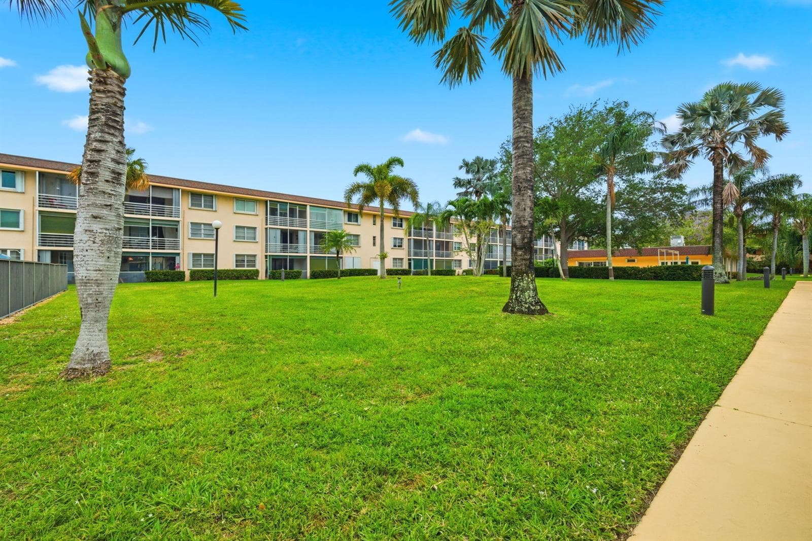 4502 N Federal Highway photo 19