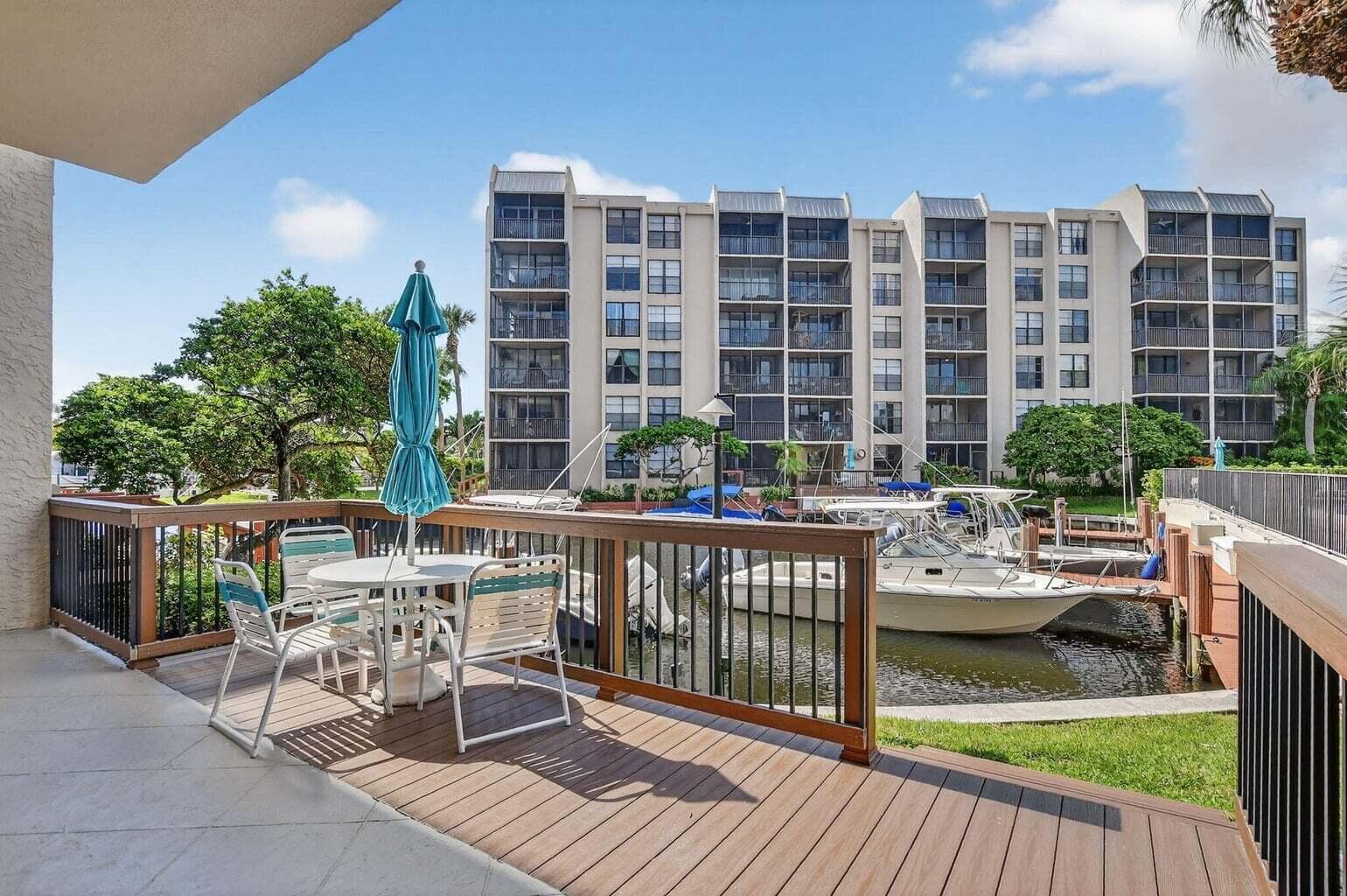 20 ROYAL PALM Way 3020 photo 3
