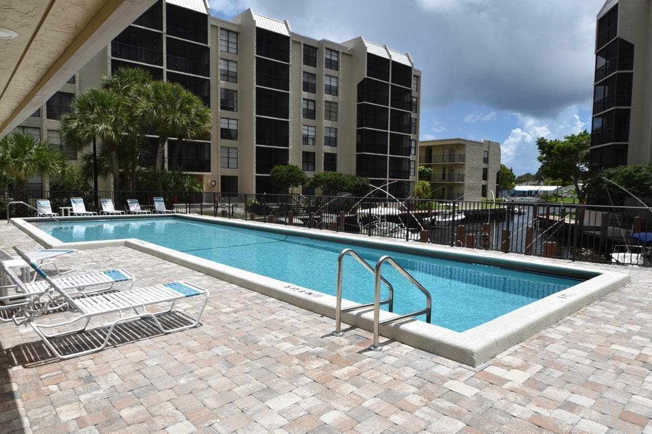 20 ROYAL PALM Way 3020 photo 4
