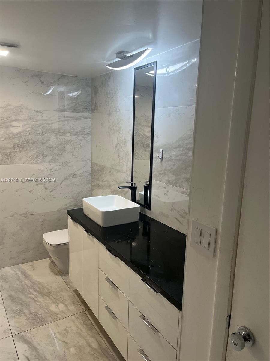 20191 E Country Club Dr 503 photo 23