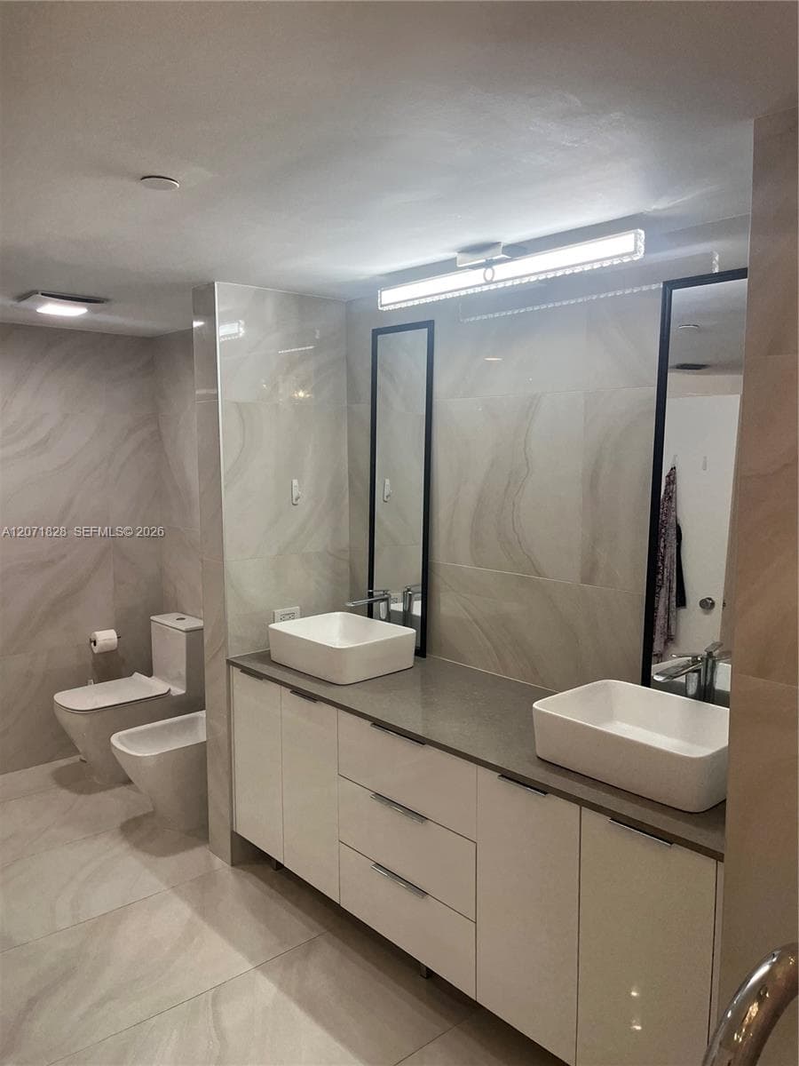 20191 E Country Club Dr 503 photo 6