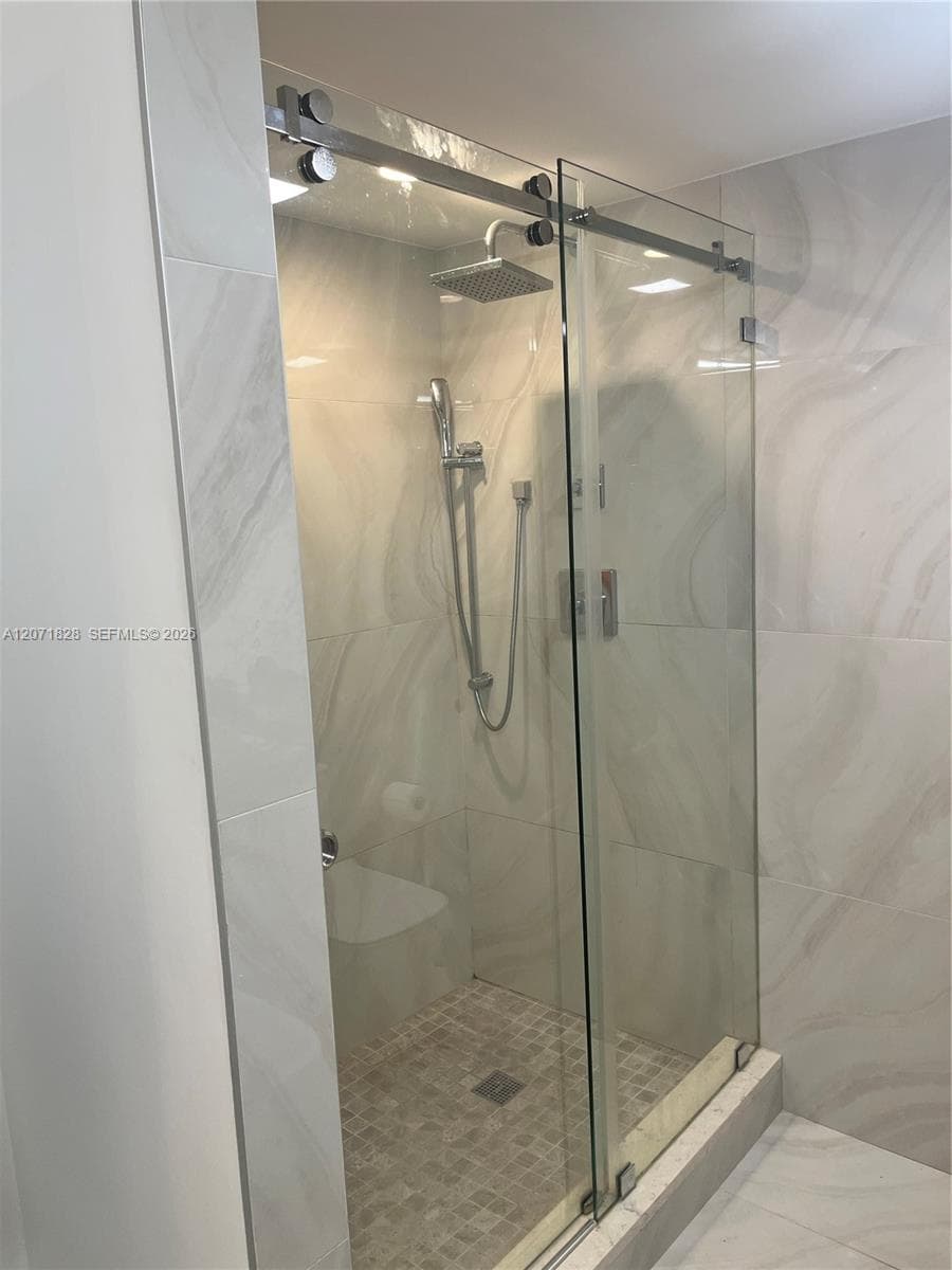 20191 E Country Club Dr 503 photo 5