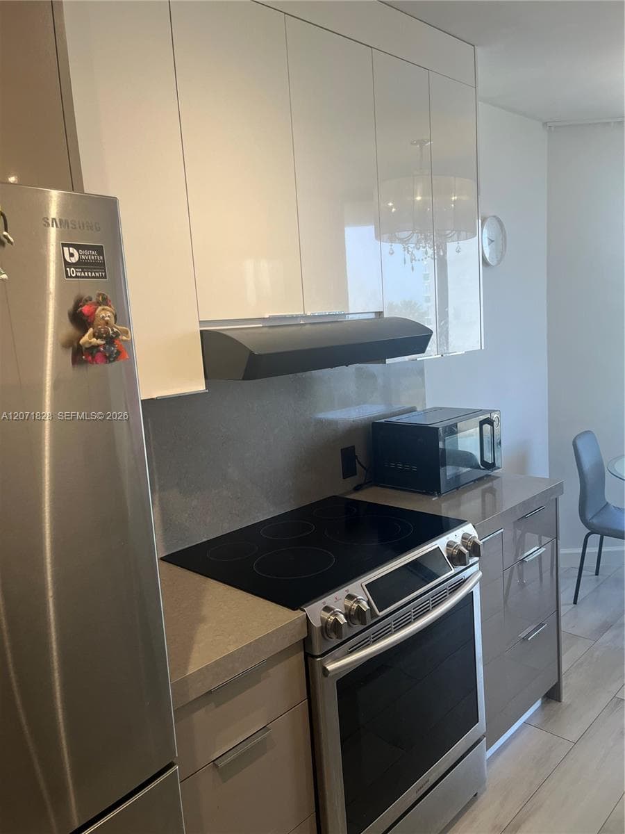 20191 E Country Club Dr 503 photo 15