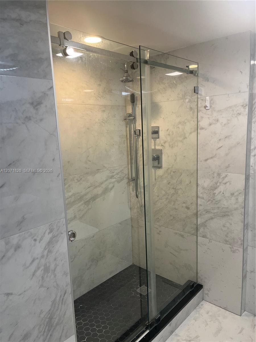20191 E Country Club Dr 503 photo 25