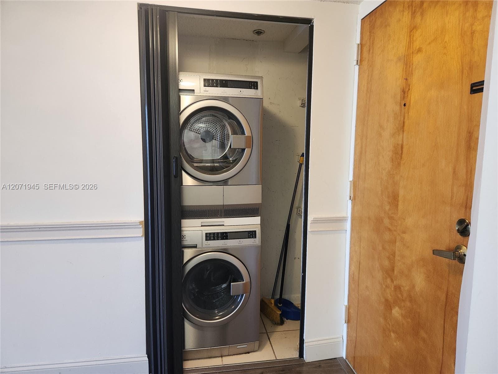7601 E Treasure Dr 1501 photo 13