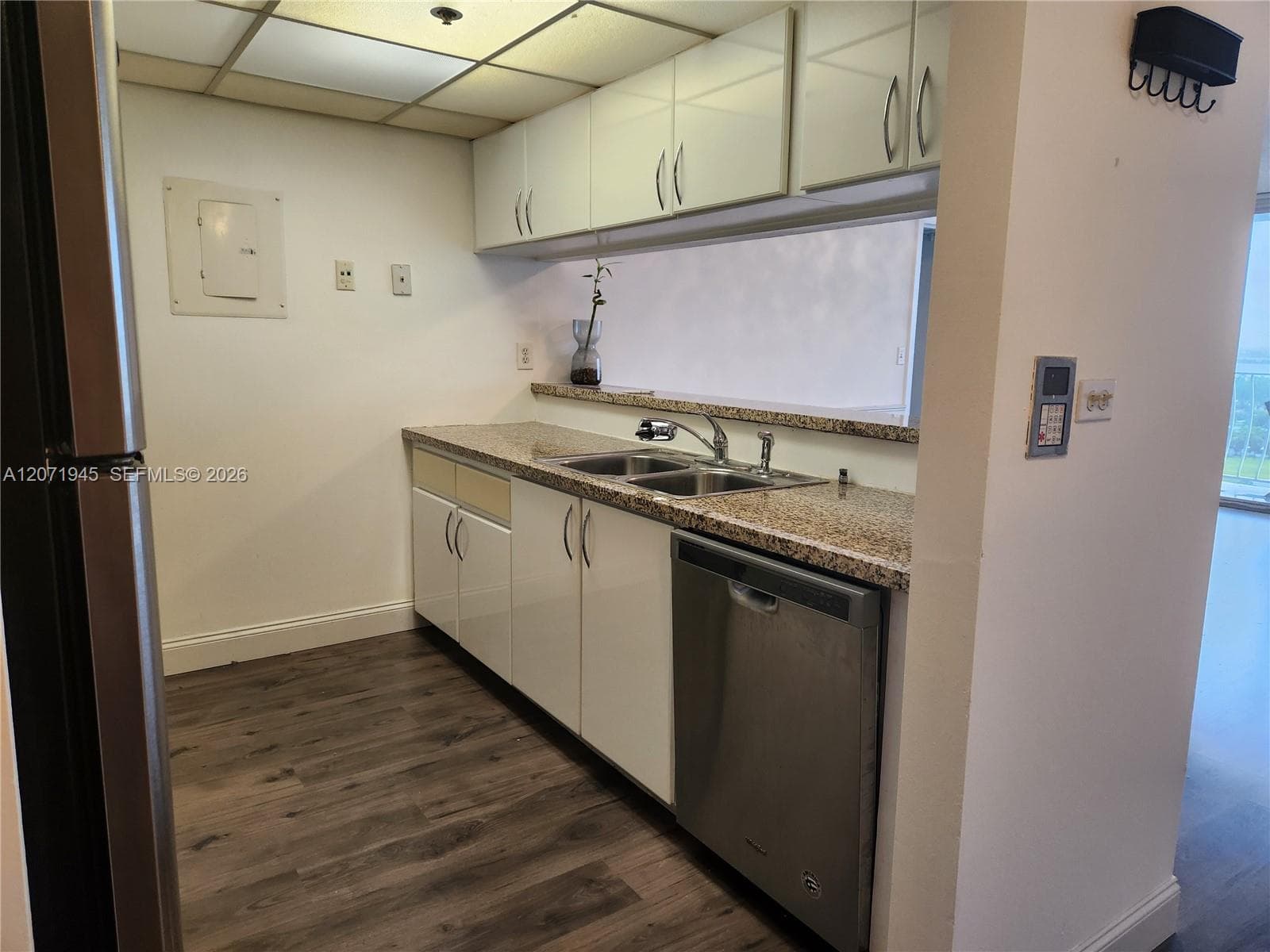 7601 E Treasure Dr 1501 photo 15