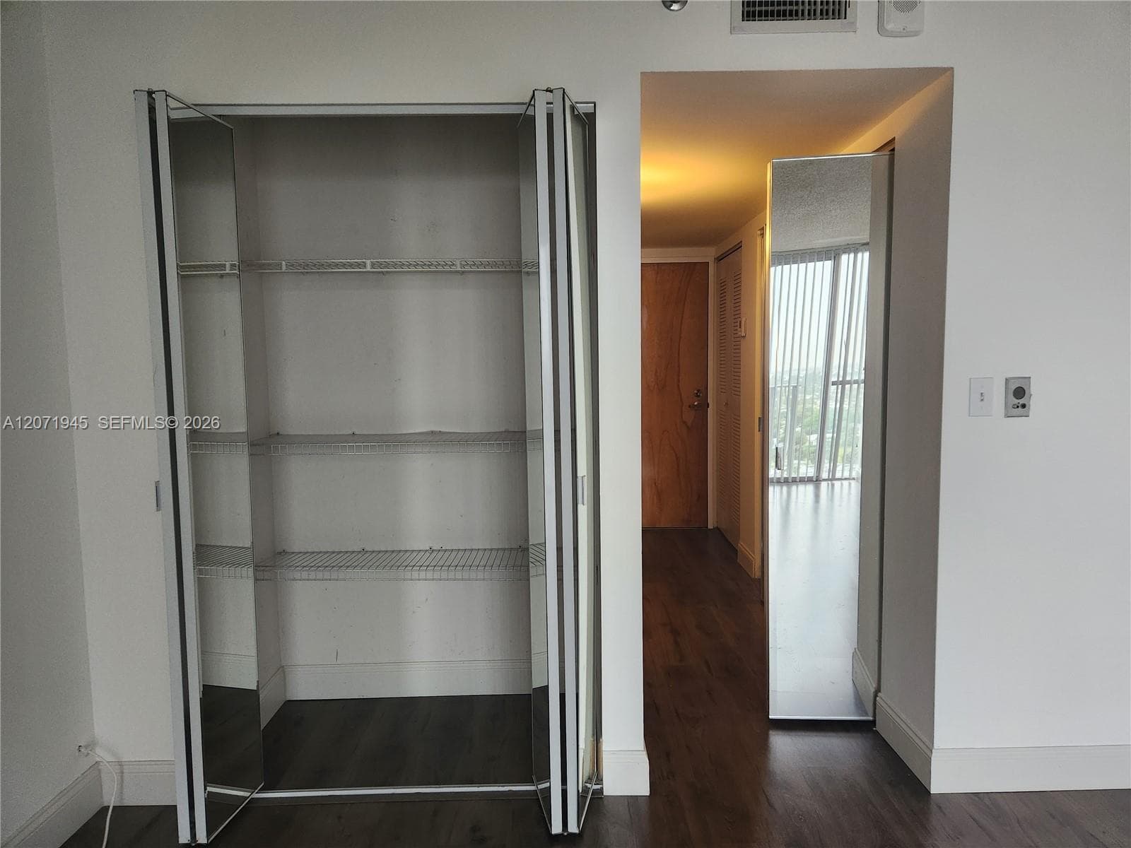 7601 E Treasure Dr 1501 photo 11