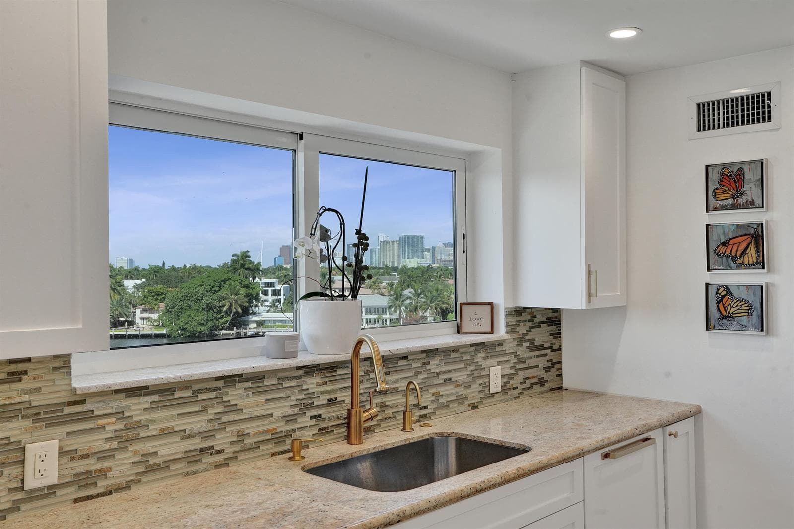 333 Sunset Drive 401 photo 25