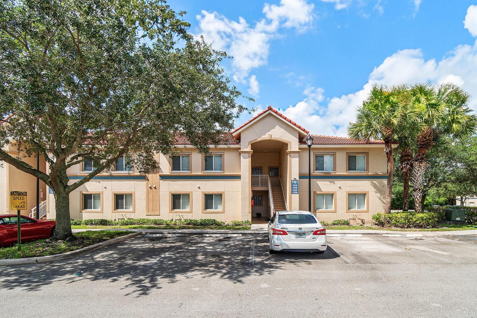 1161 GOLDEN LAKES Boulevard 1325 photo 1