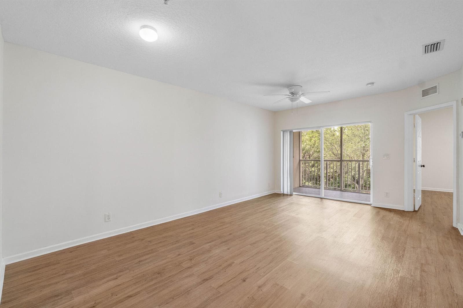 1161 GOLDEN LAKES Boulevard 1325 photo 9