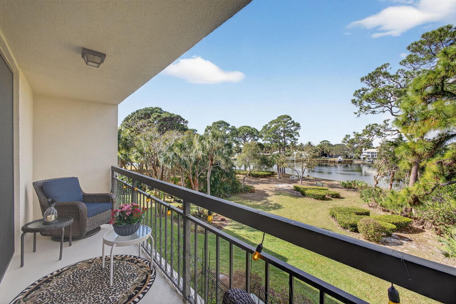 1901 MARINA ISLE Way 304 photo 3