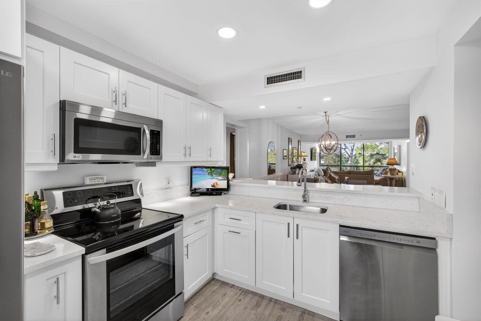 1901 MARINA ISLE Way 304 photo 9