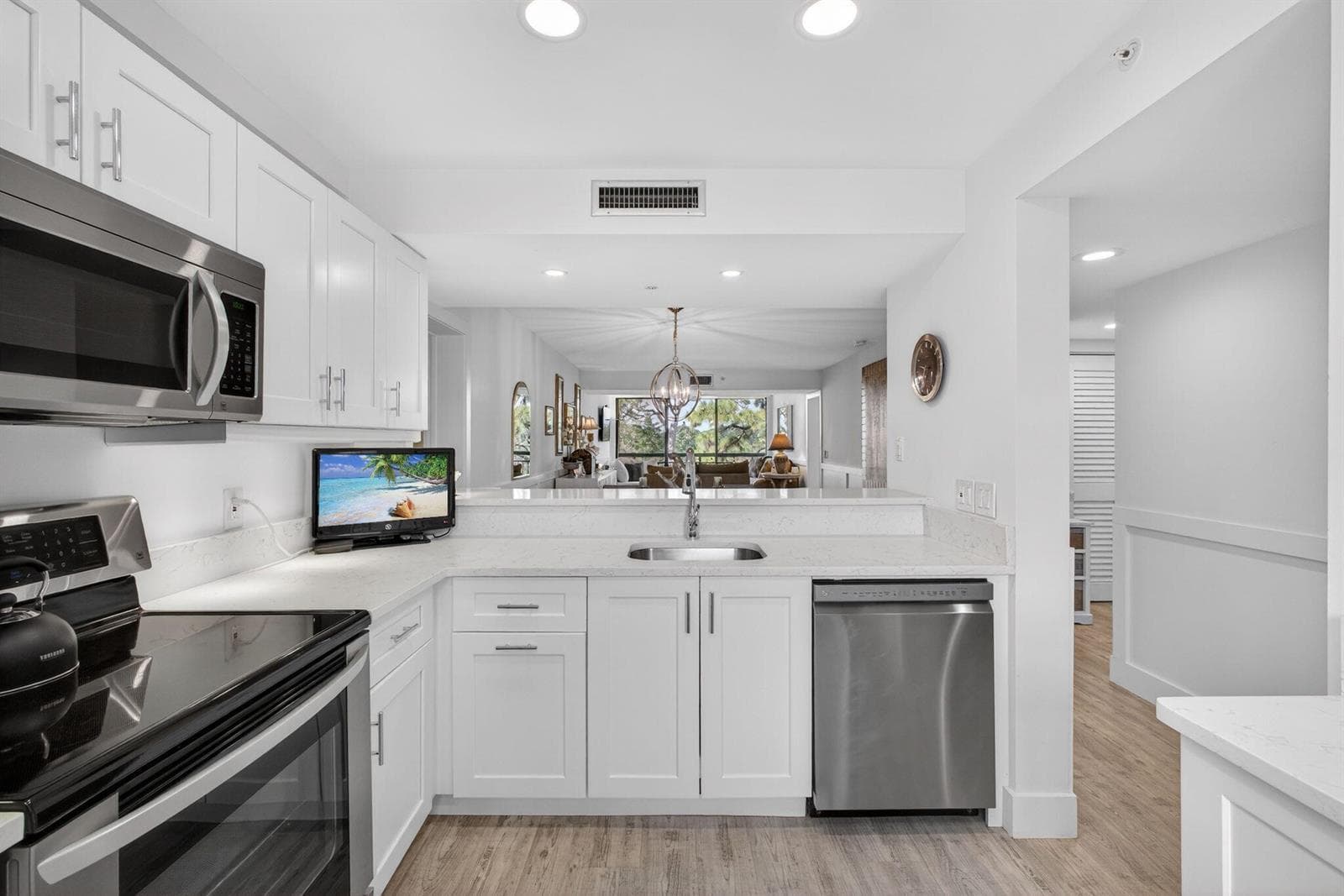 1901 MARINA ISLE Way 304 photo 11