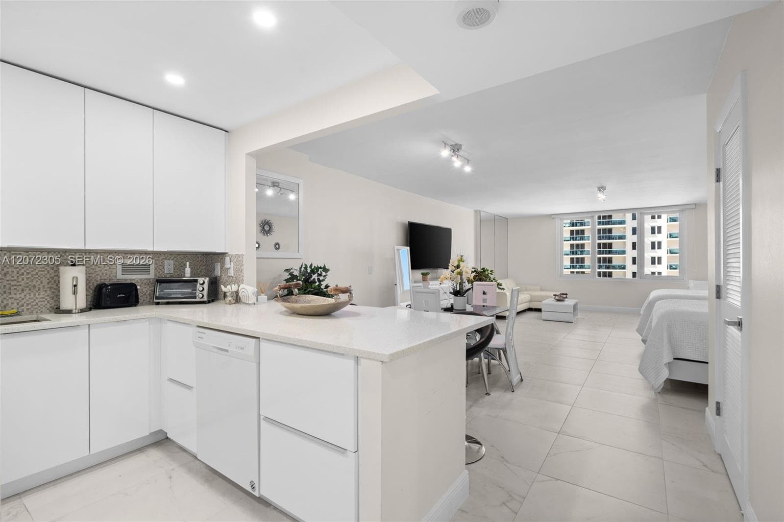 2301 Collins Ave 1014 photo 6