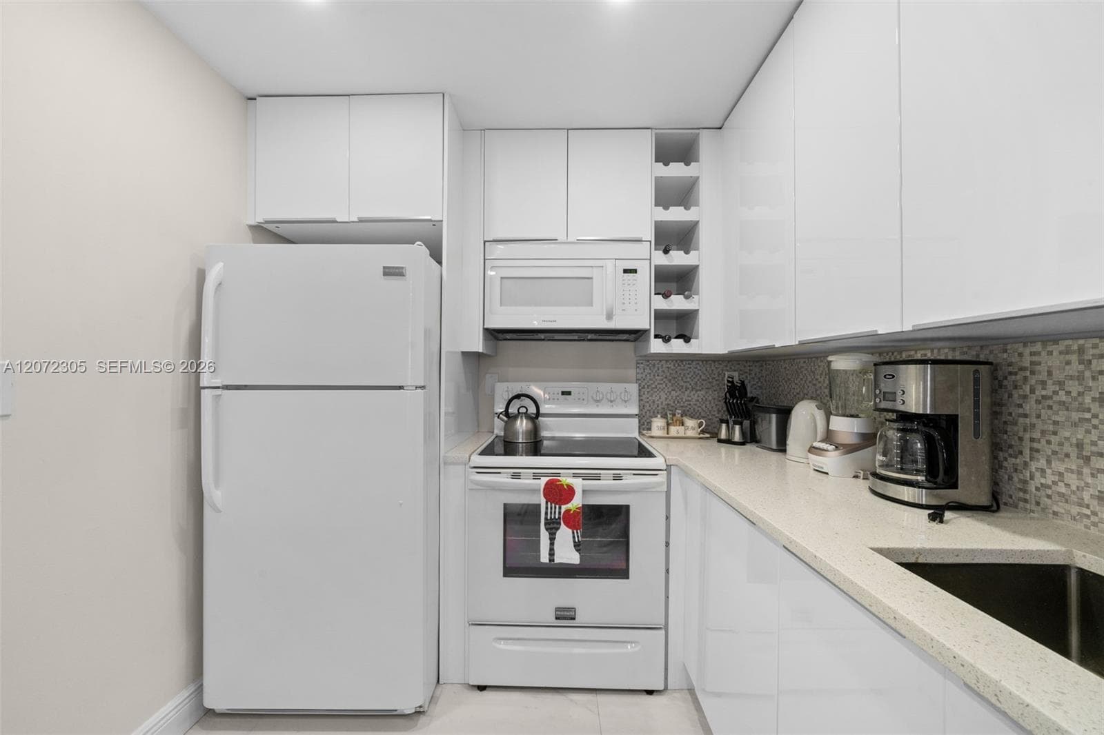 2301 Collins Ave 1014 photo 4