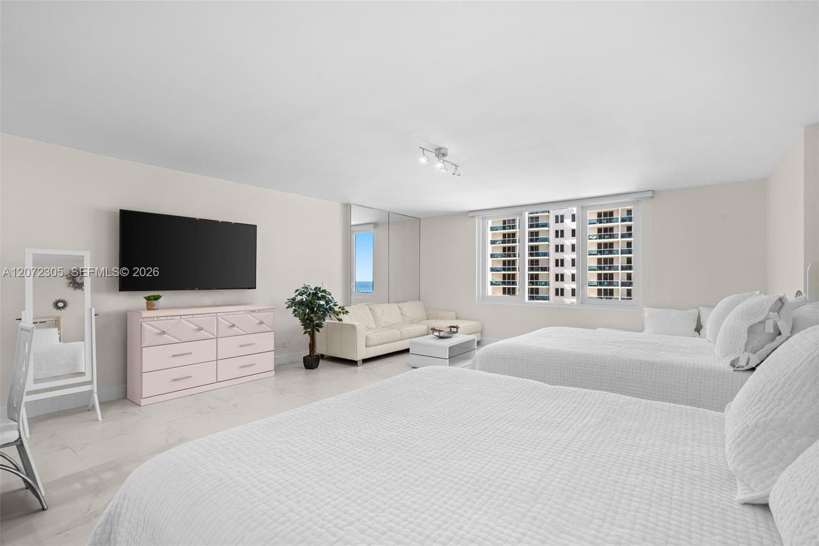 2301 Collins Ave 1014 photo 8