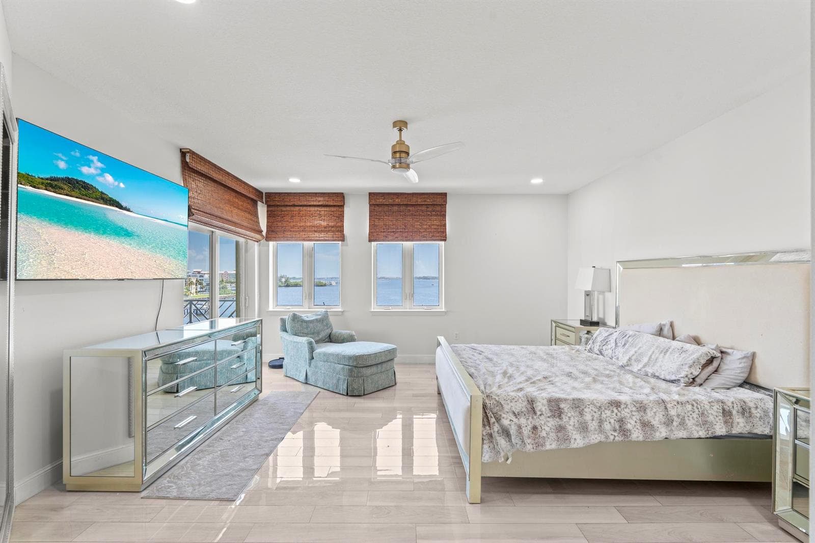 309 E OCEAN Avenue 304 photo 18