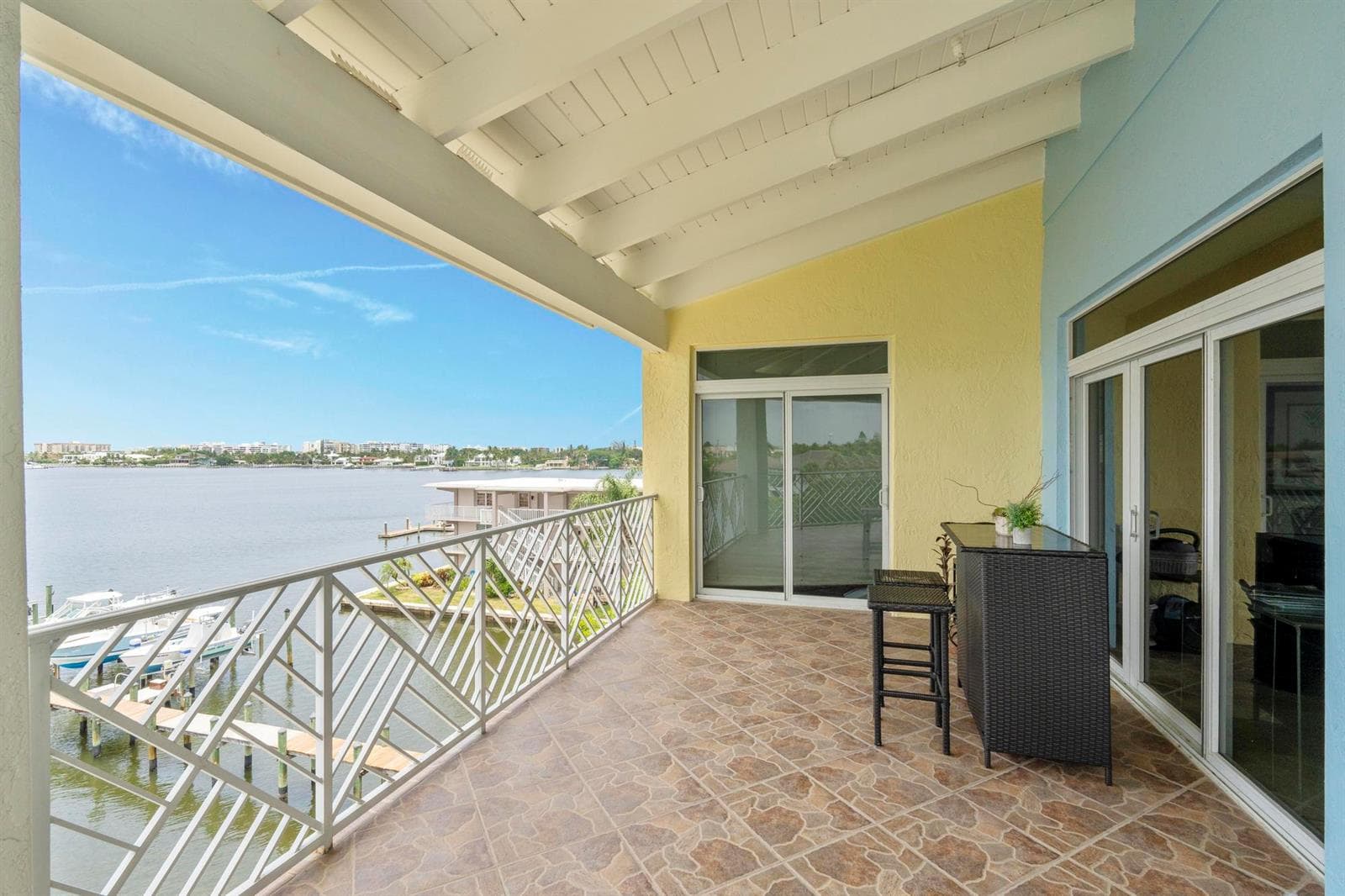 309 E OCEAN Avenue 304 photo 4