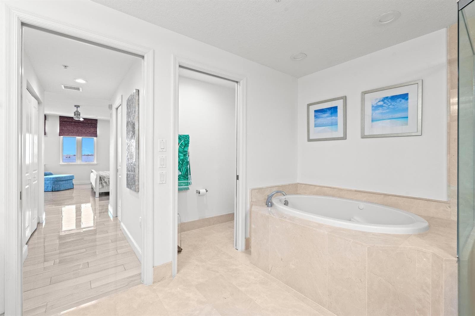 309 E OCEAN Avenue 304 photo 21