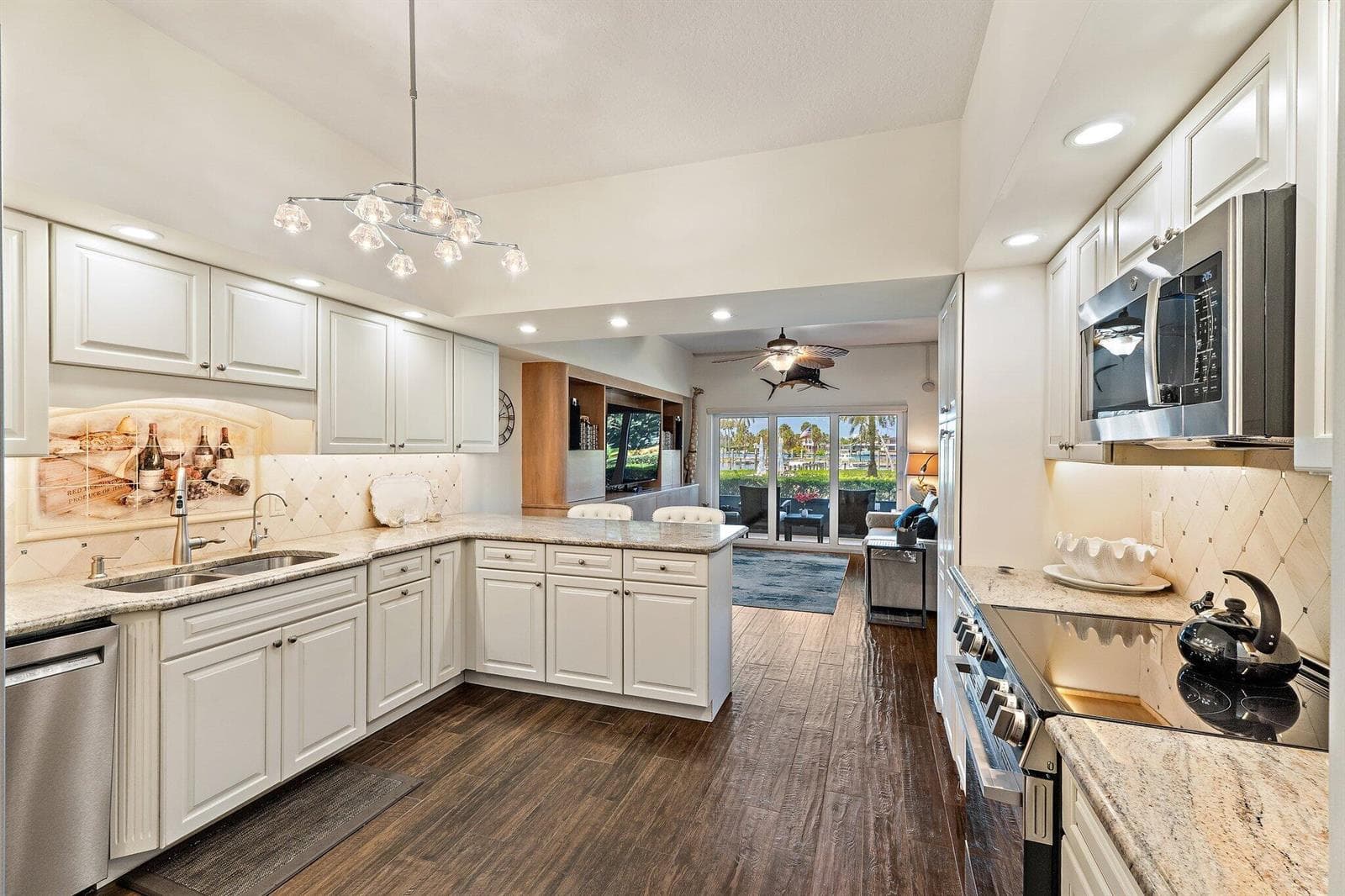 851 Saturn Street A photo 7