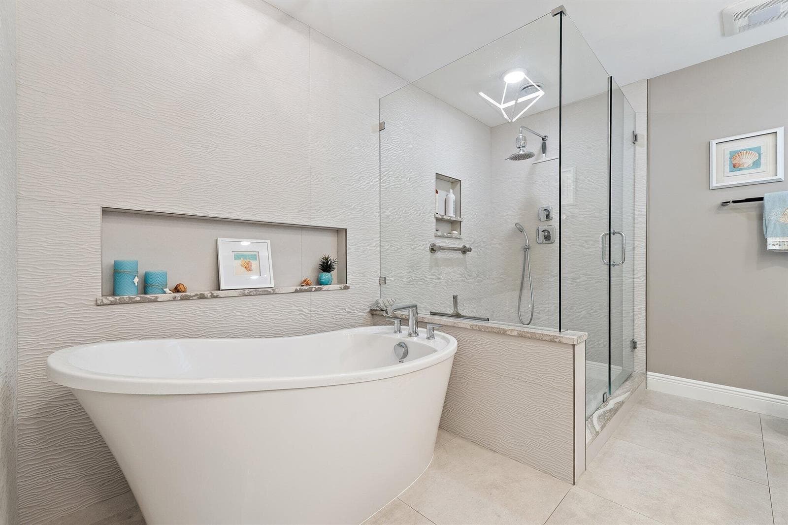 851 Saturn Street A photo 24