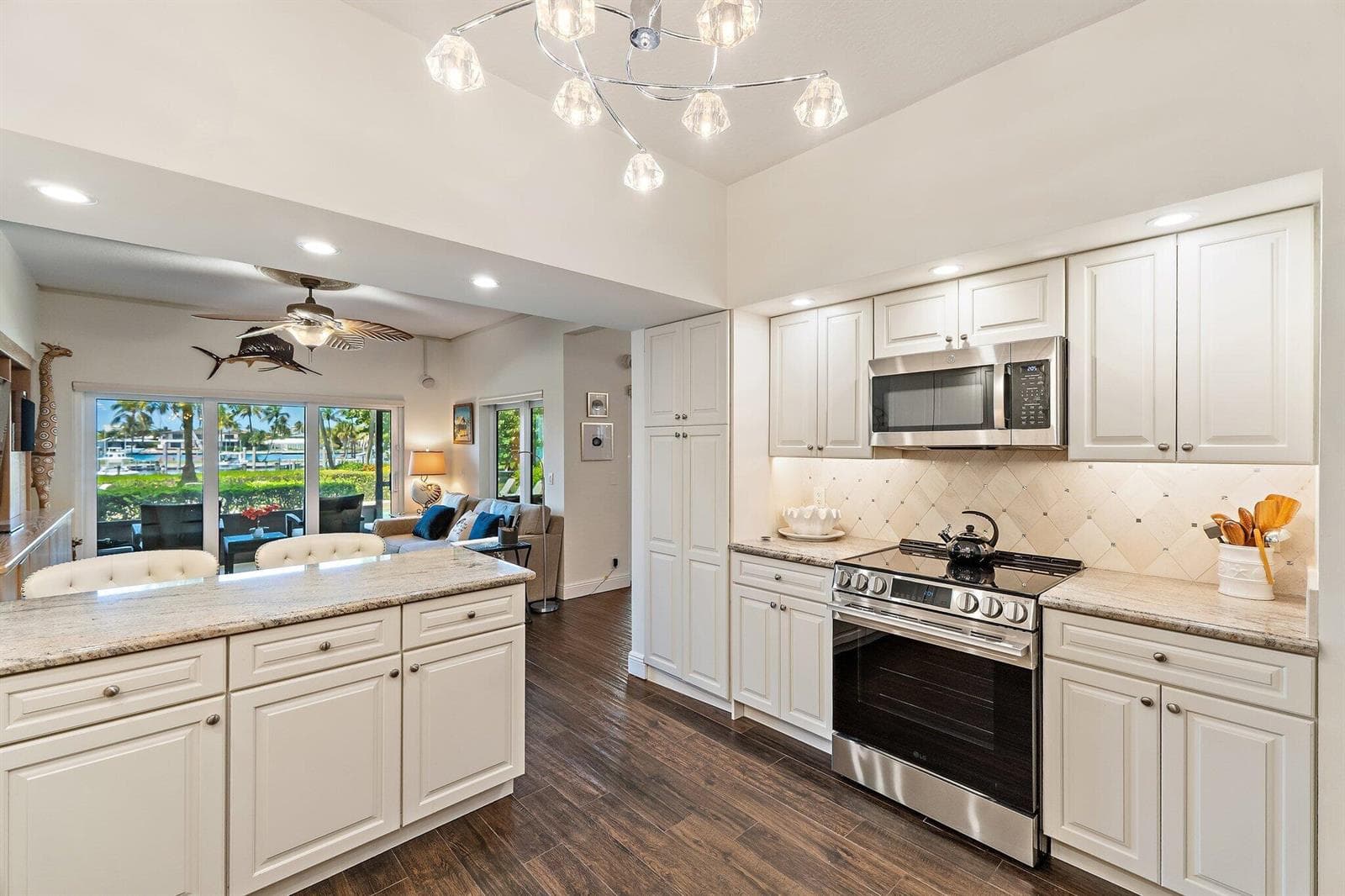 851 Saturn Street A photo 19