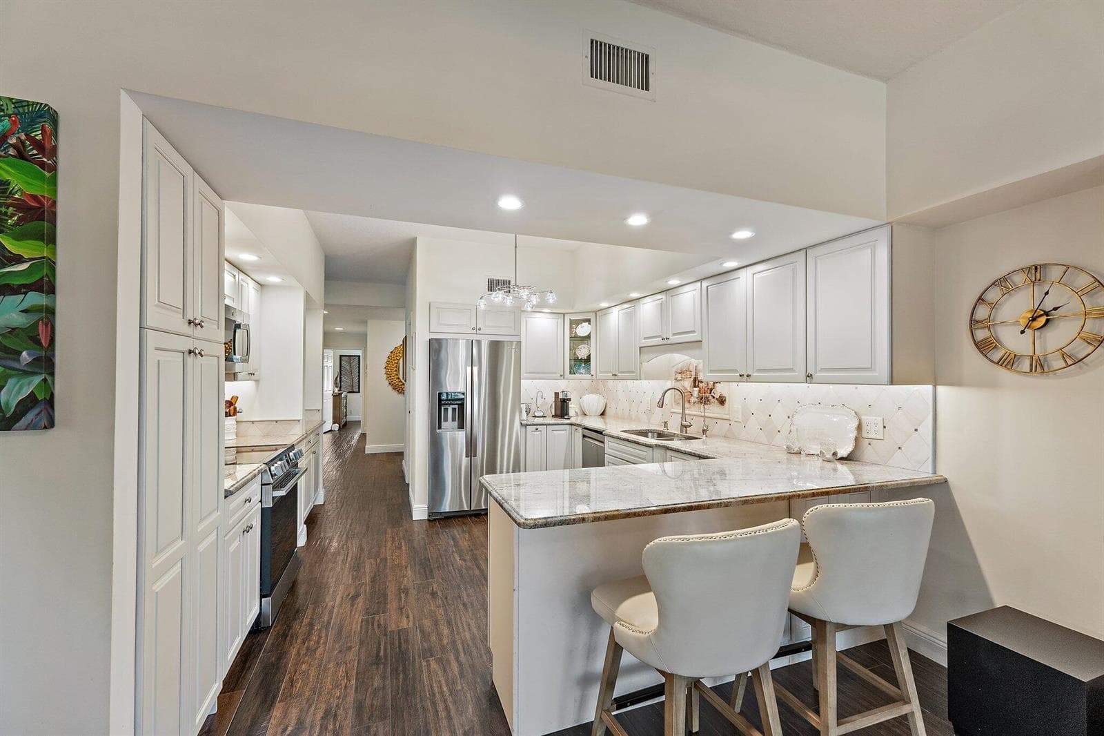 851 Saturn Street A photo 4