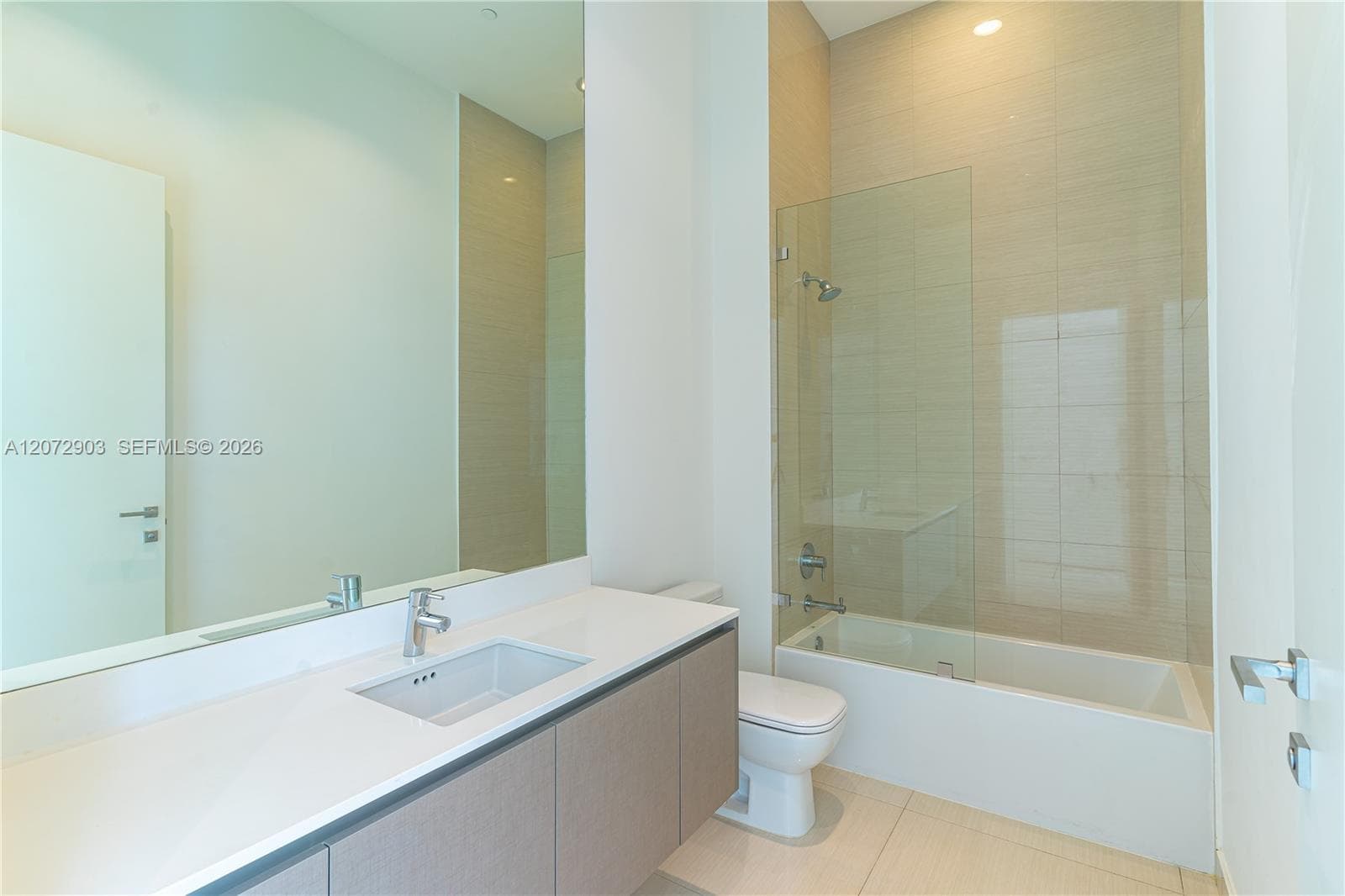 3250 NE 188th St 101 photo 24