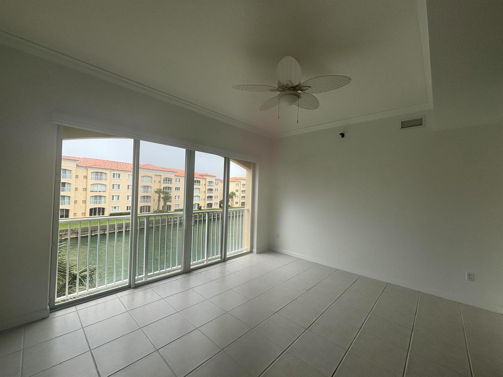 7 HARBOUR ISLE Drive E 304 photo 12