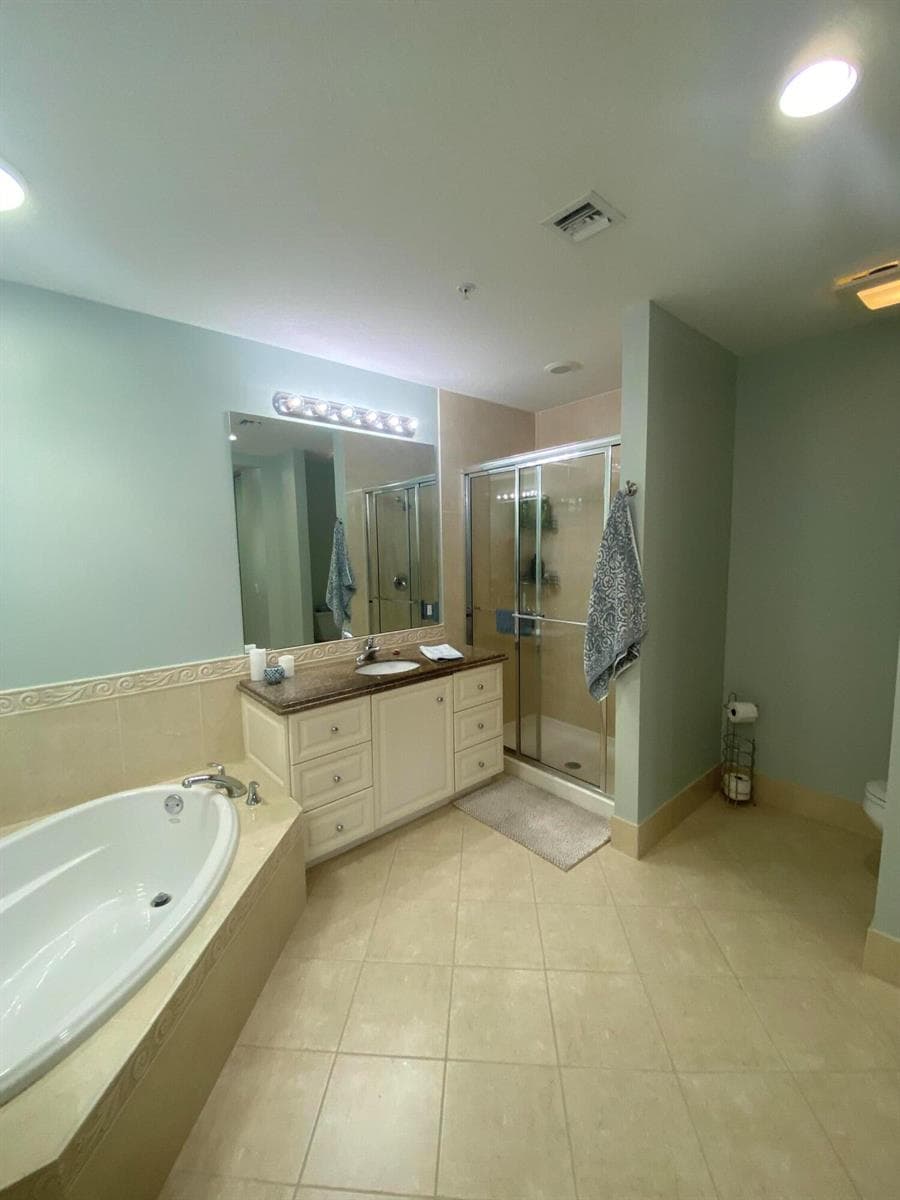 7 HARBOUR ISLE Drive E 304 photo 18