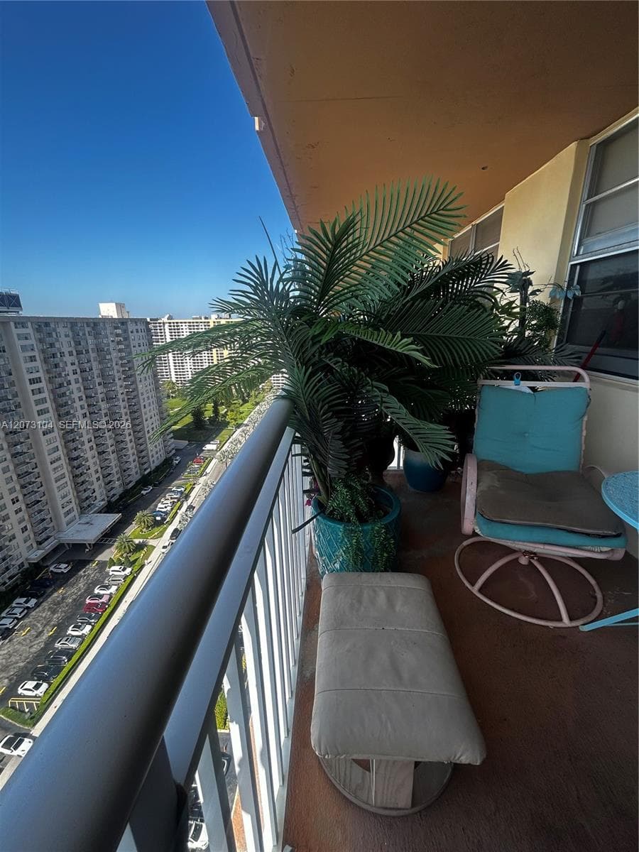251 174th St 2315 photo 5