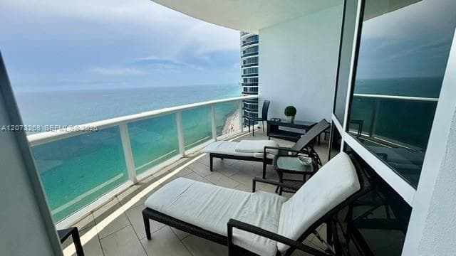18201 Collins Ave 5009 photo 3