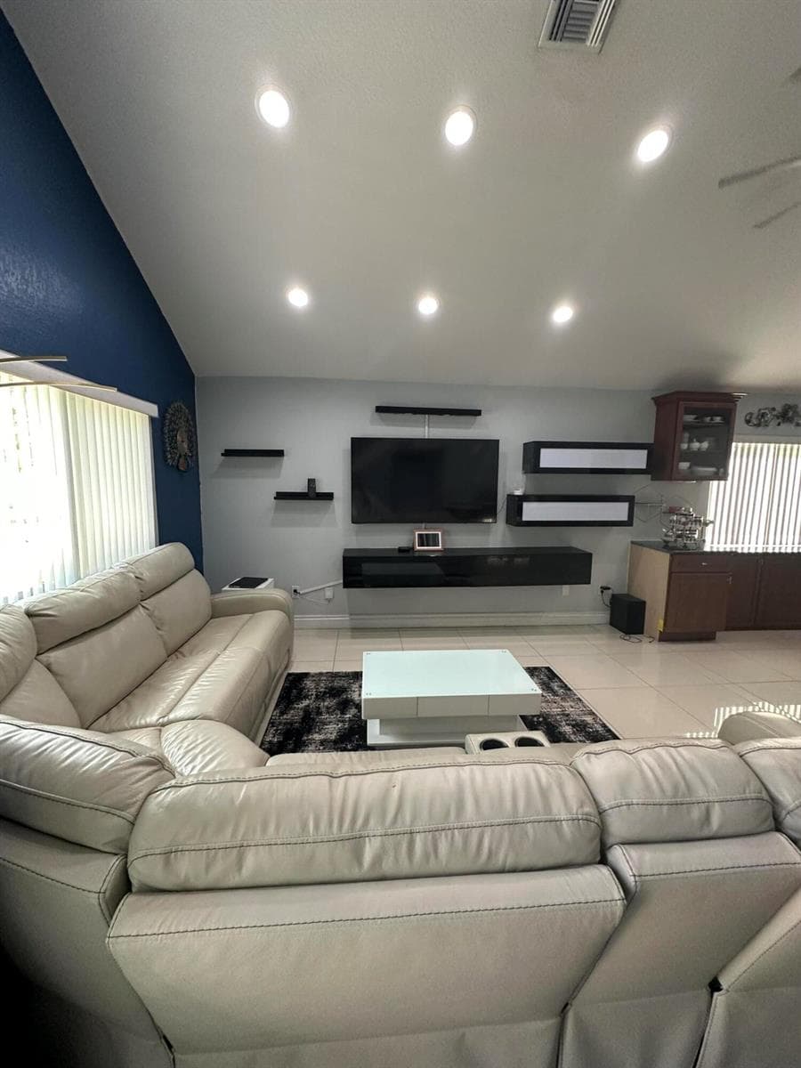 8 Elton Place photo 2