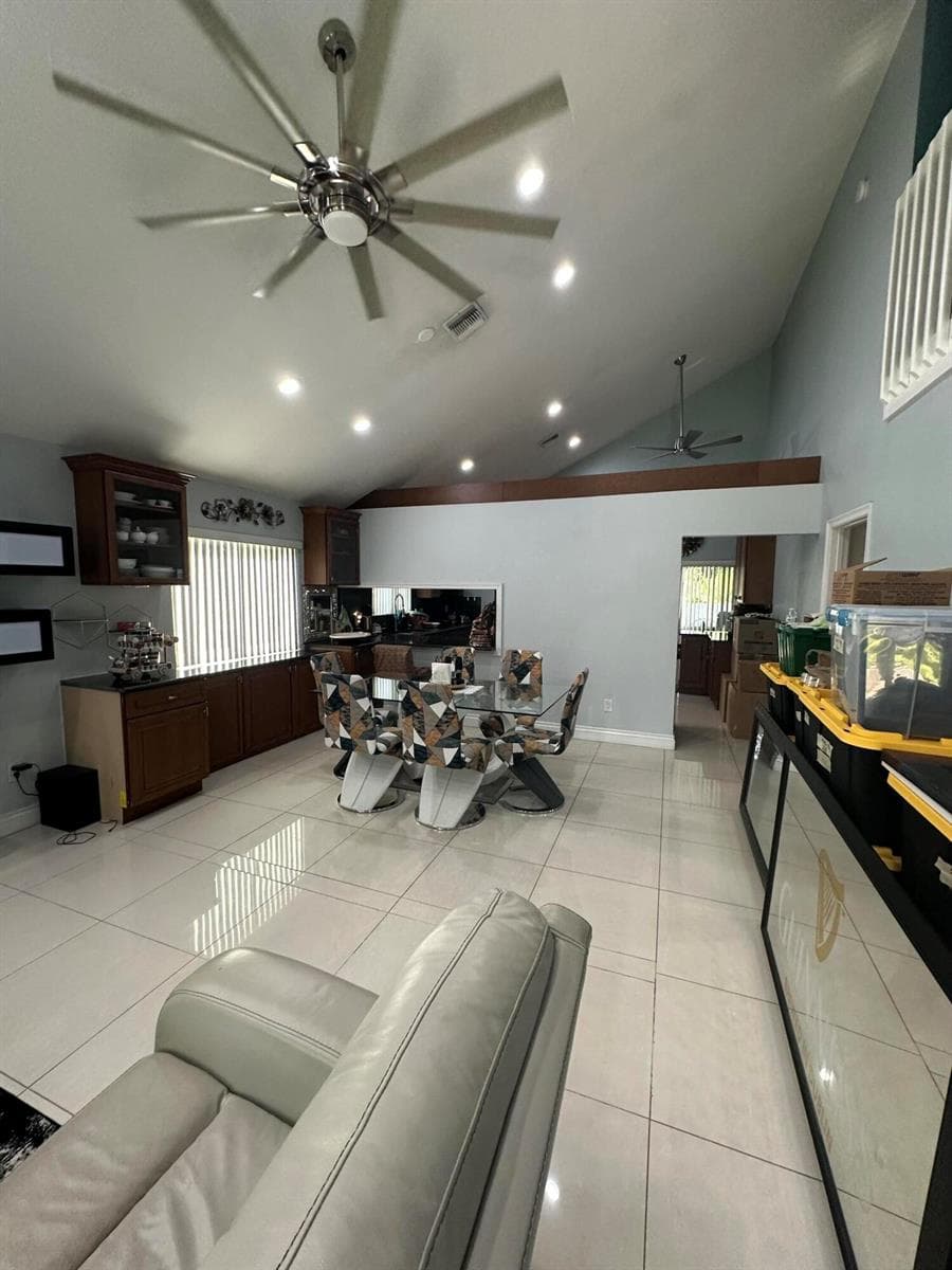 8 Elton Place photo 3