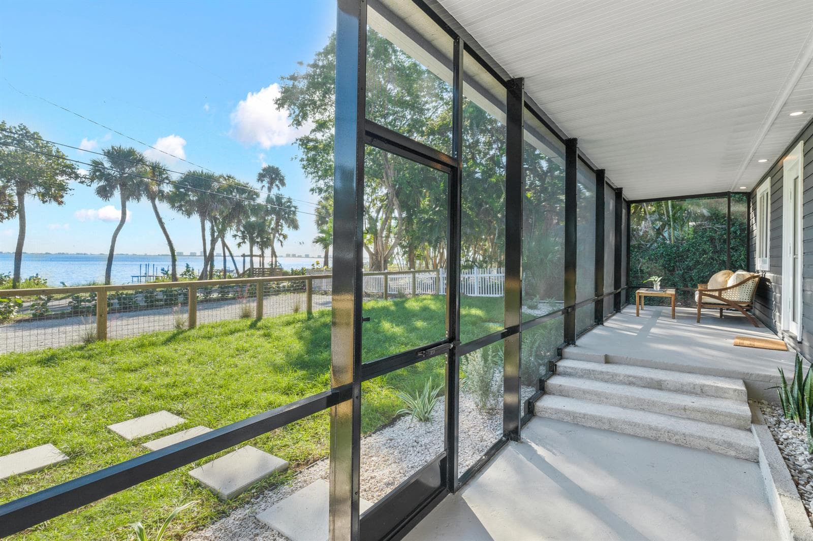10007 S Indian River Drive photo 3